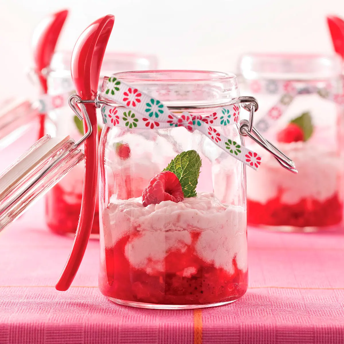 Strawberries and raspberries mousse