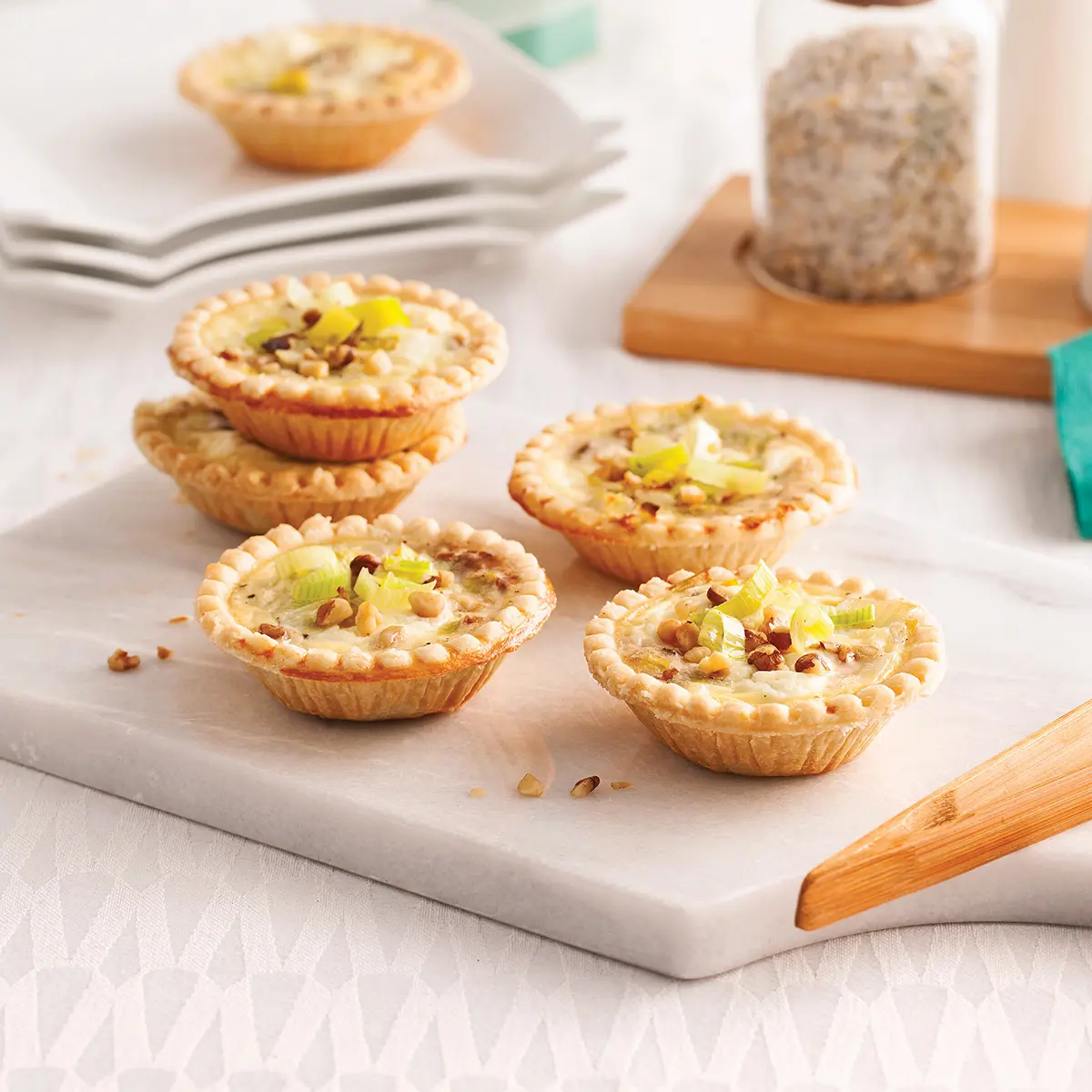 Goat cheese, leeks and nuts tartlets
