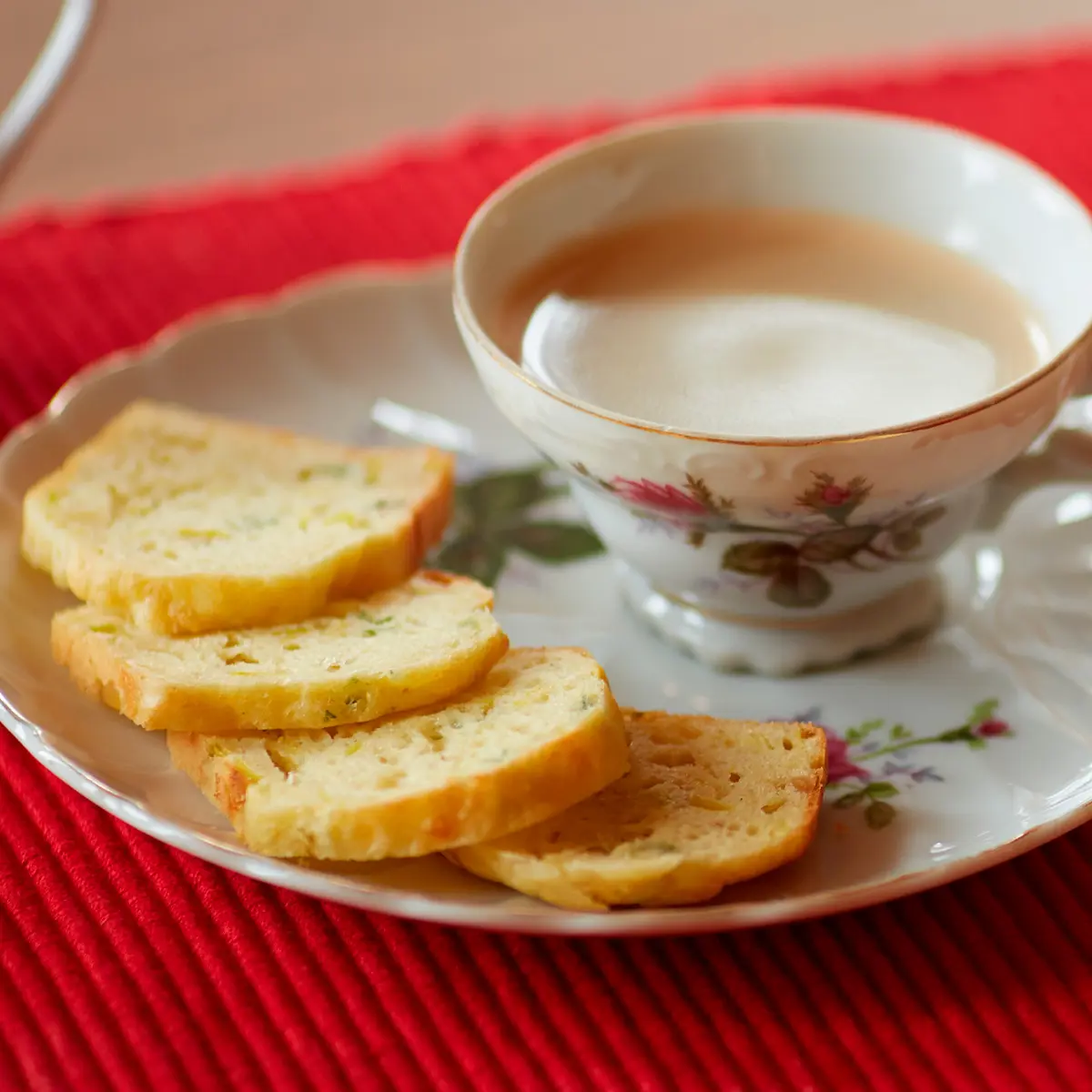 Pain aux poireaux et noix de pin